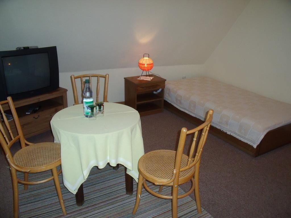 Pension Marienhof Kobern-Gondorf Ruang foto