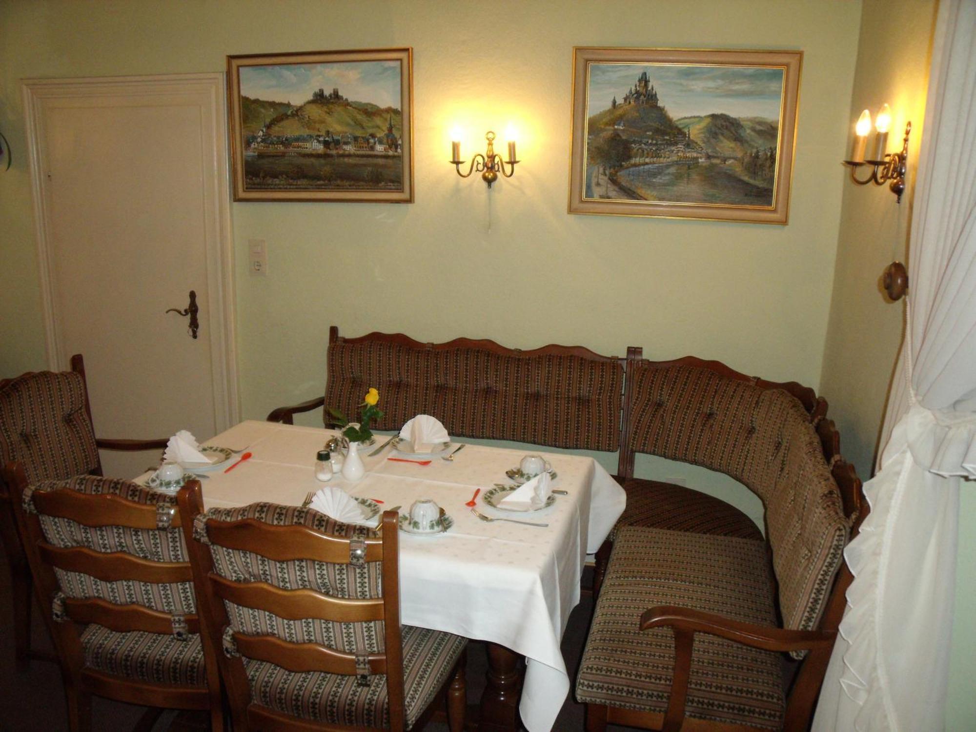Pension Marienhof Kobern-Gondorf Bagian luar foto